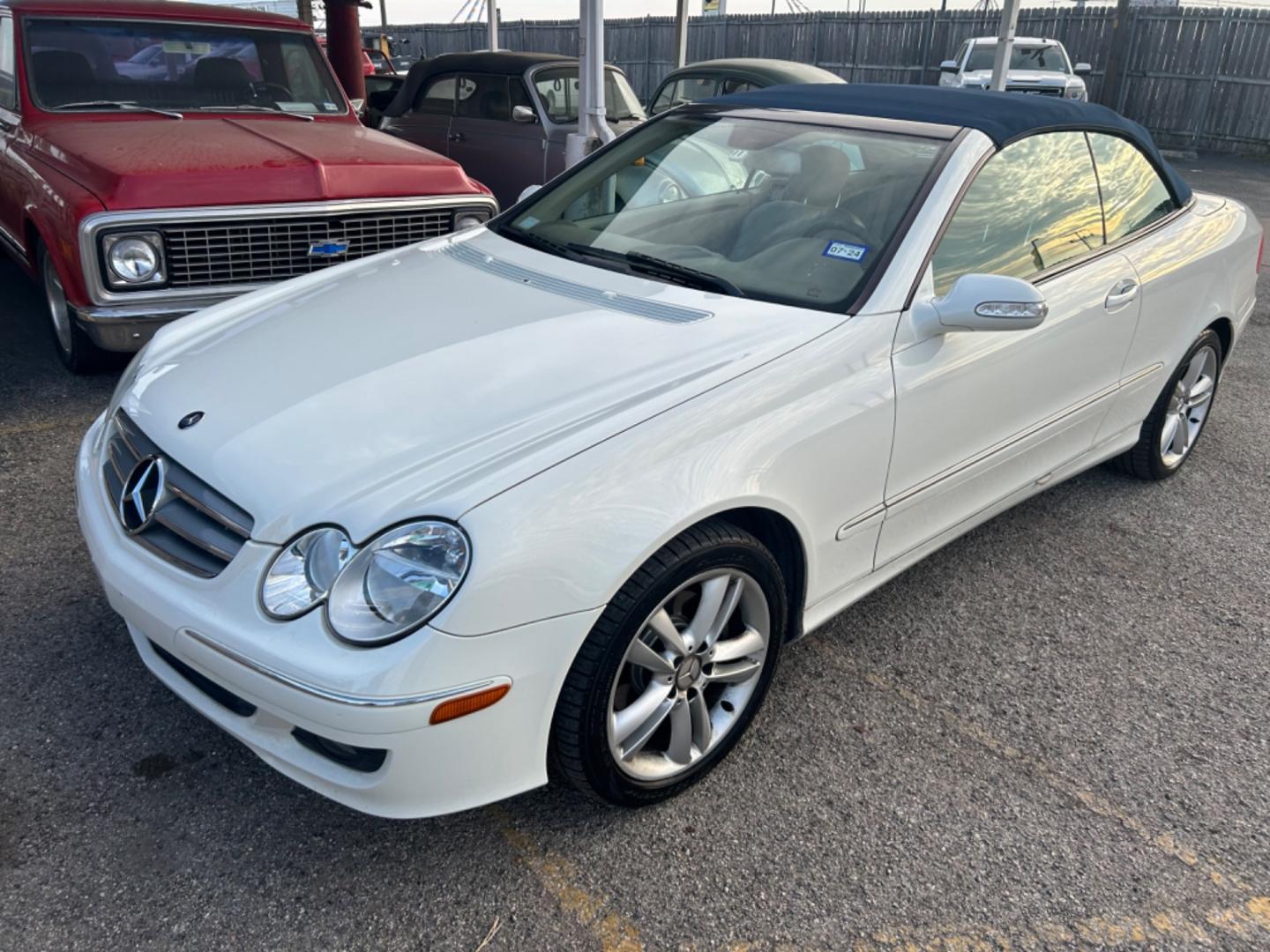 2007 White Mercedes-Benz CLK-Class (WDBTK56F07T) , located at 1687 Business 35 S, New Braunfels, TX, 78130, (830) 625-7159, 29.655487, -98.051491 - Photo#0